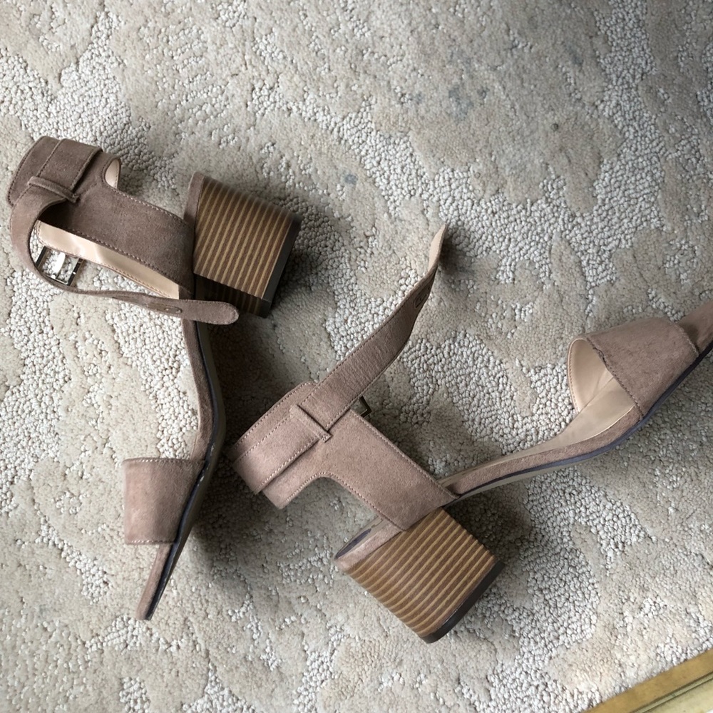 UNISA HEELED BELTED TAN SANDALS